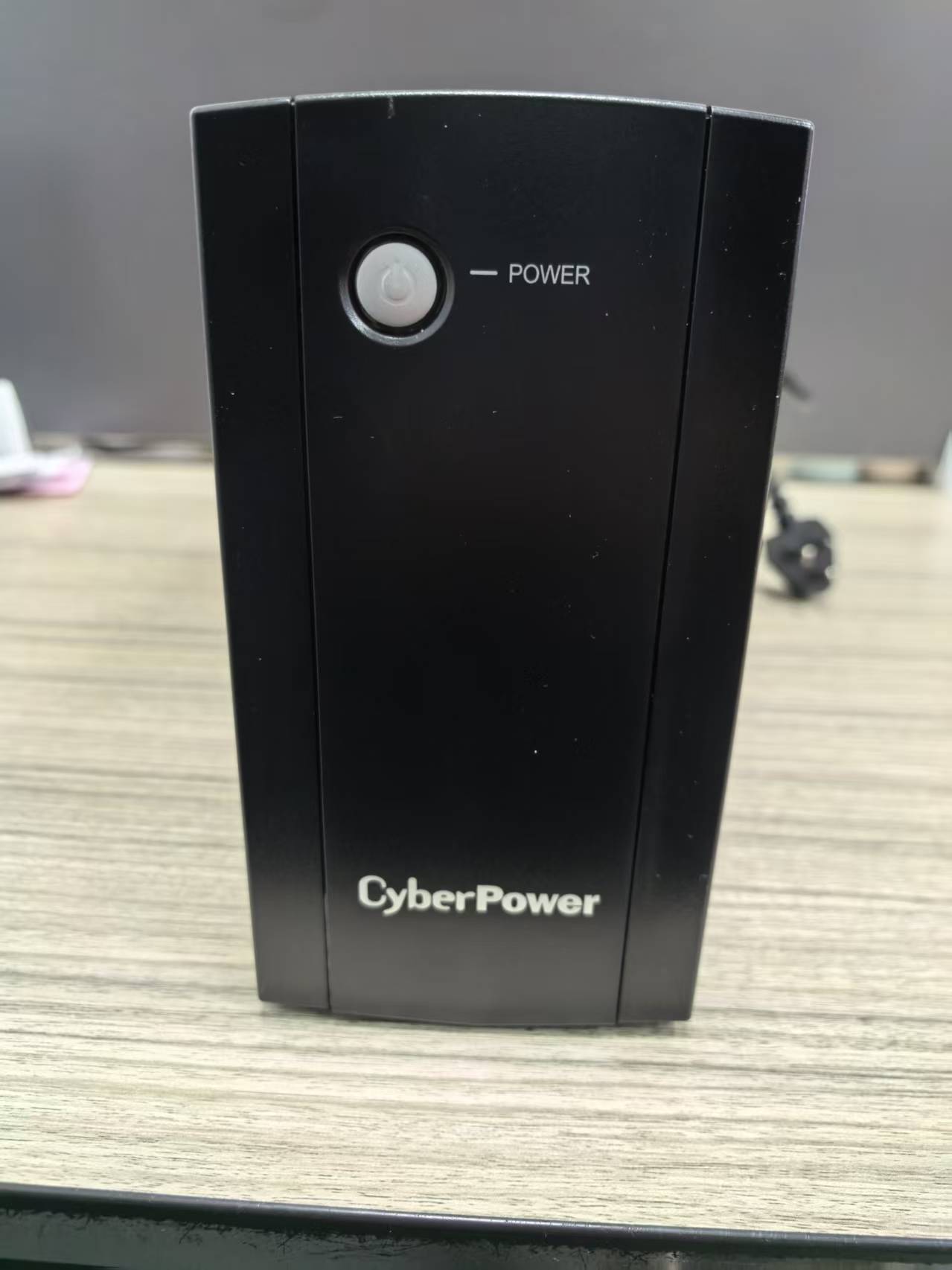 硕天 CyberPower UT 系列后备式 UPS（实拍）